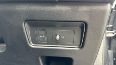 Land Rover Discovery 3.0 D300 R-Dynamic HSE 5dr Auto Diesel Station Wagon